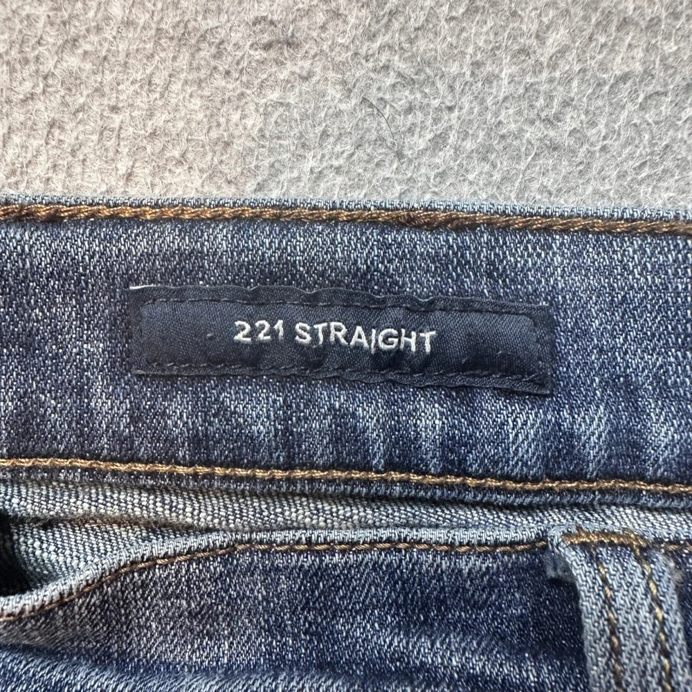 Lucky Brand Jeans Mens 36x32 (36x30)‎ Blue 221 Straight Distressed Denim 7MC1030